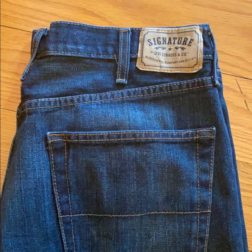 HOST PICK 🤩 Levi’s Signature Relaxed Jeans